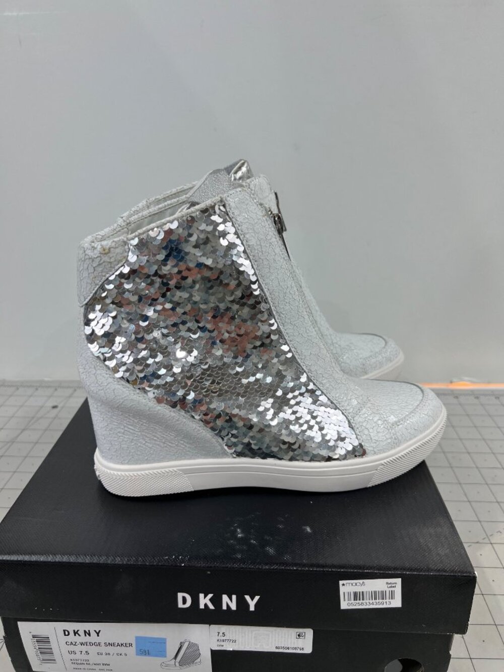DKNY Caz-Wedge Sequin Silver Sneakers Zip Closure Women’s Sz.  7.5 new - Picture 3 of 8